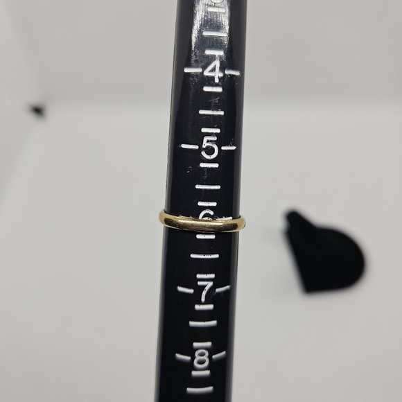 adjustable gold tone cameo ring with red-orange background - Picture 5 of 5